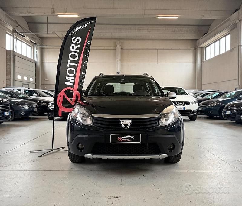 Usata Dacia Sandero Stepway 85 CV (62 kW) 2011 Grigio Berlina
