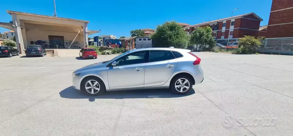 Usata Volvo V40 Momentum 115 CV (84 kW) 2014 Grigio Berlina