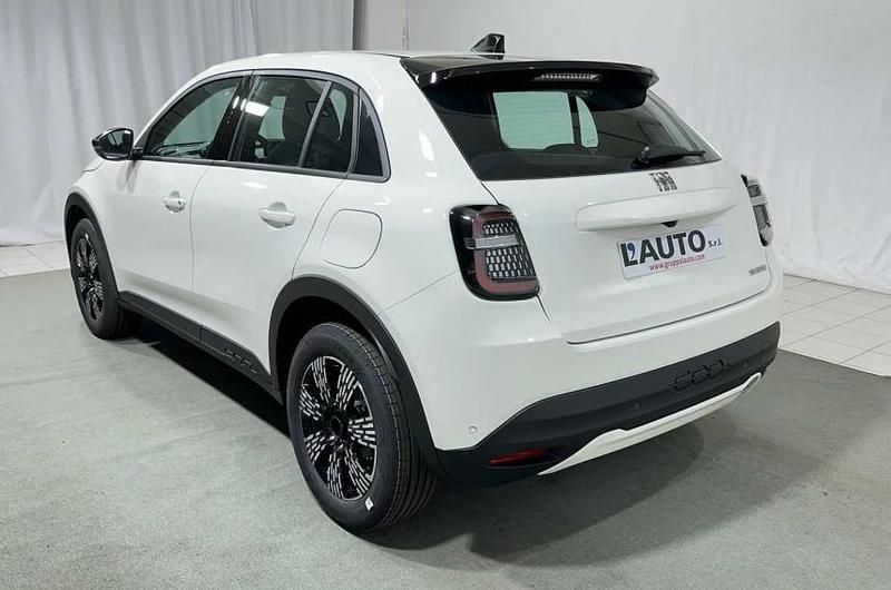 Nuova Fiat 600 Icon 101 CV (74 kW) 2025