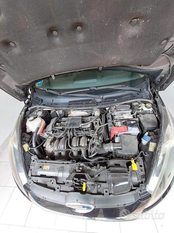 Usata Ford Fiesta 96 CV (70 kW) 2009 Nero Utilitaria