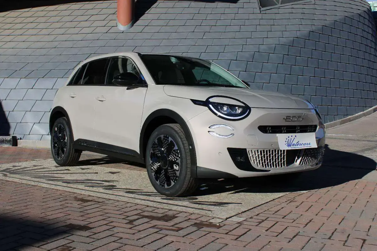 Nuova Fiat 600 La Prima 110 CV (80 kW) 2025 Beige SUV