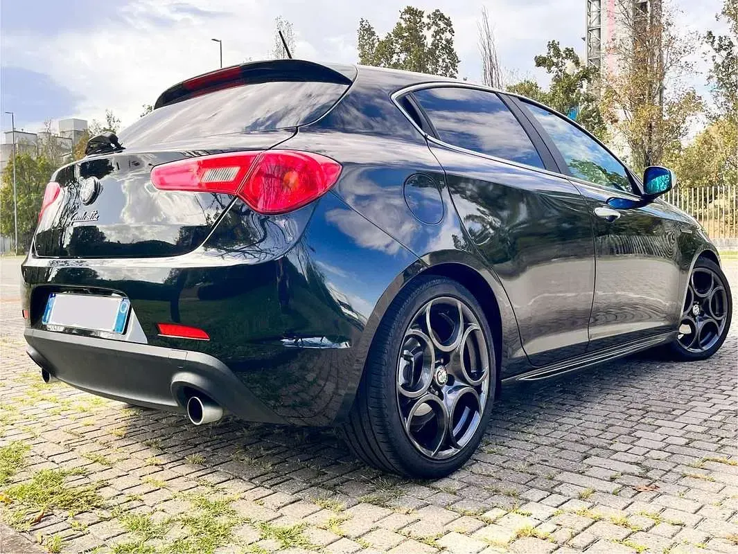 Usata Alfa Romeo Giulietta Quadrifoglio 140 CV (102 kW) 2011 Nero Utilitaria