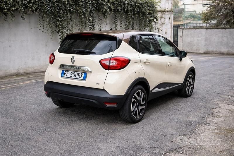 Usado Renault Captur Iconic 90 CV (66 kW) 2016 Blanco SUV