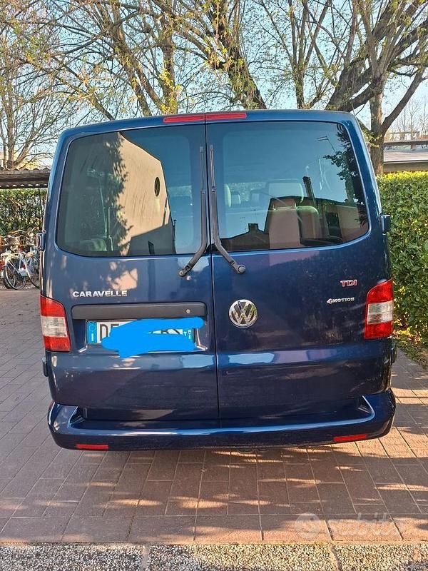 Usata VW Caravelle 2006 Blu Monovolume