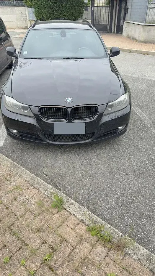 Begagnad BMW 320 184 HK (135 kW) 2012 Svart Kombi