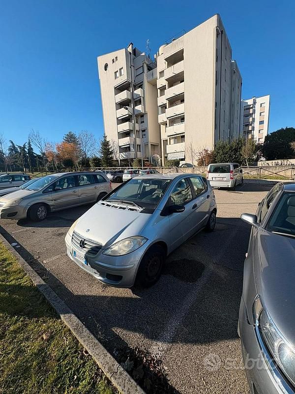Begagnad Mercedes 180 109 HK (80 kW) 2007 Grå Sedan