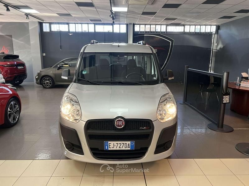 Usata Fiat Doblò Emotion 105 CV (77 kW) 2011 Argento Monovolume