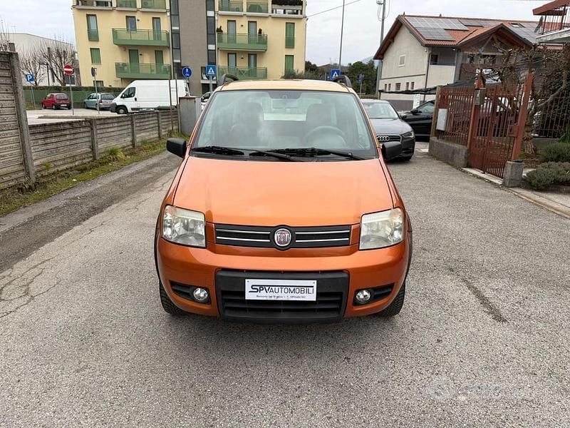 Usata Fiat Panda 4x4 Climbing 69 CV (50 kW) 2008 Arancione Utilitaria