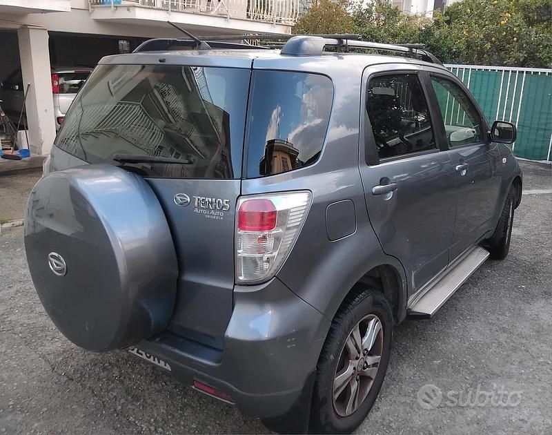 Usata Daihatsu Terios 105 CV (77 kW) 2010 Grigio SUV