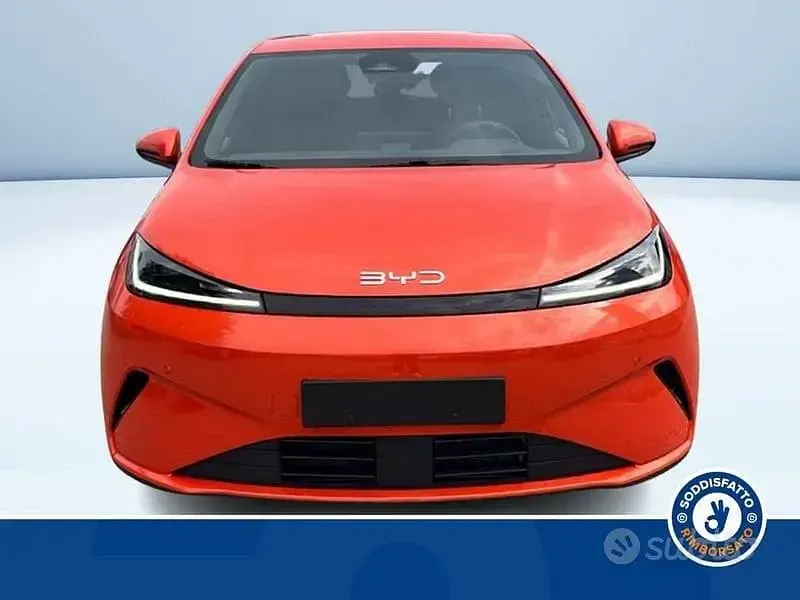 Nuova BYD Dolphin Boost 64 kW (88 CV) 2026 Arancione Utilitaria