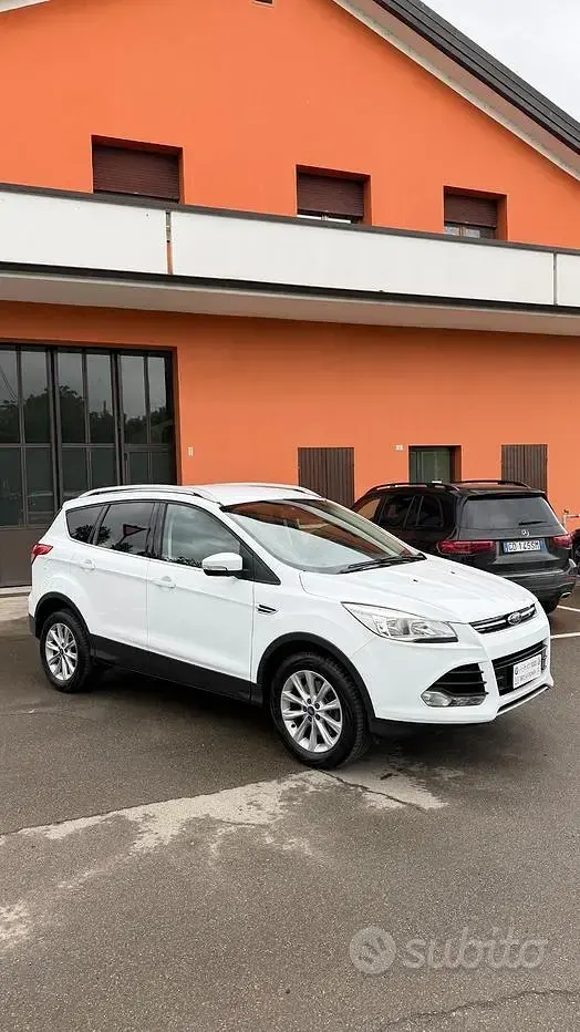 Usata Ford Kuga Titanium 120 CV (88 kW) 2015 Bianco SUV