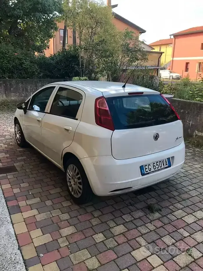 Usata Fiat Punto 75 CV (55 kW) 2011 Bianco Utilitaria