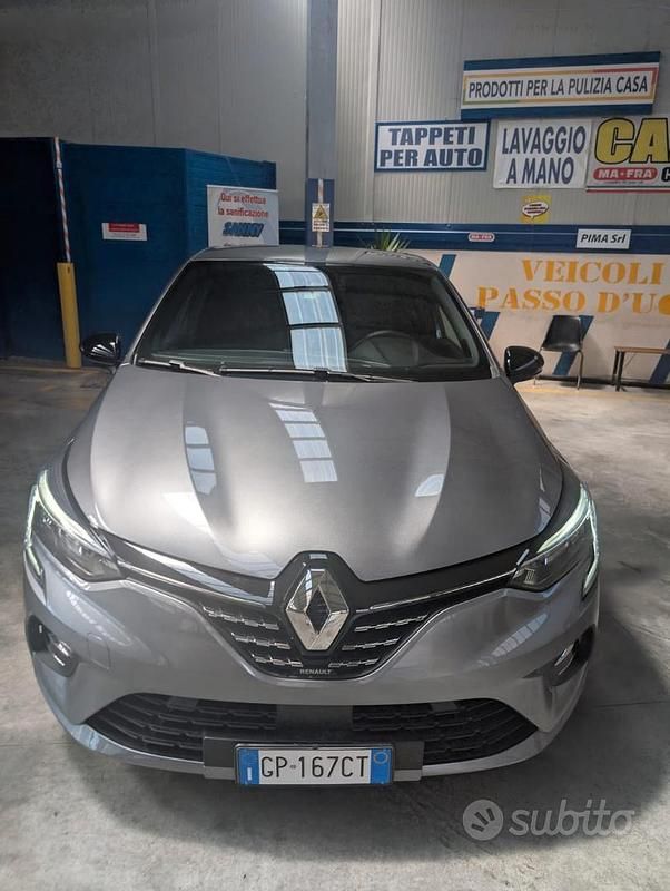Grigio Usata 2023 Renault Clio V Techno Tre volumi | 16.500 € (Buon prezzo) - Immagine 1/4