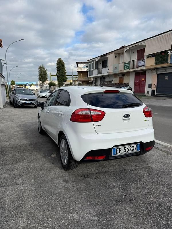Usata Kia Rio EX 75 CV (55 kW) 2013 Bianco Berlina