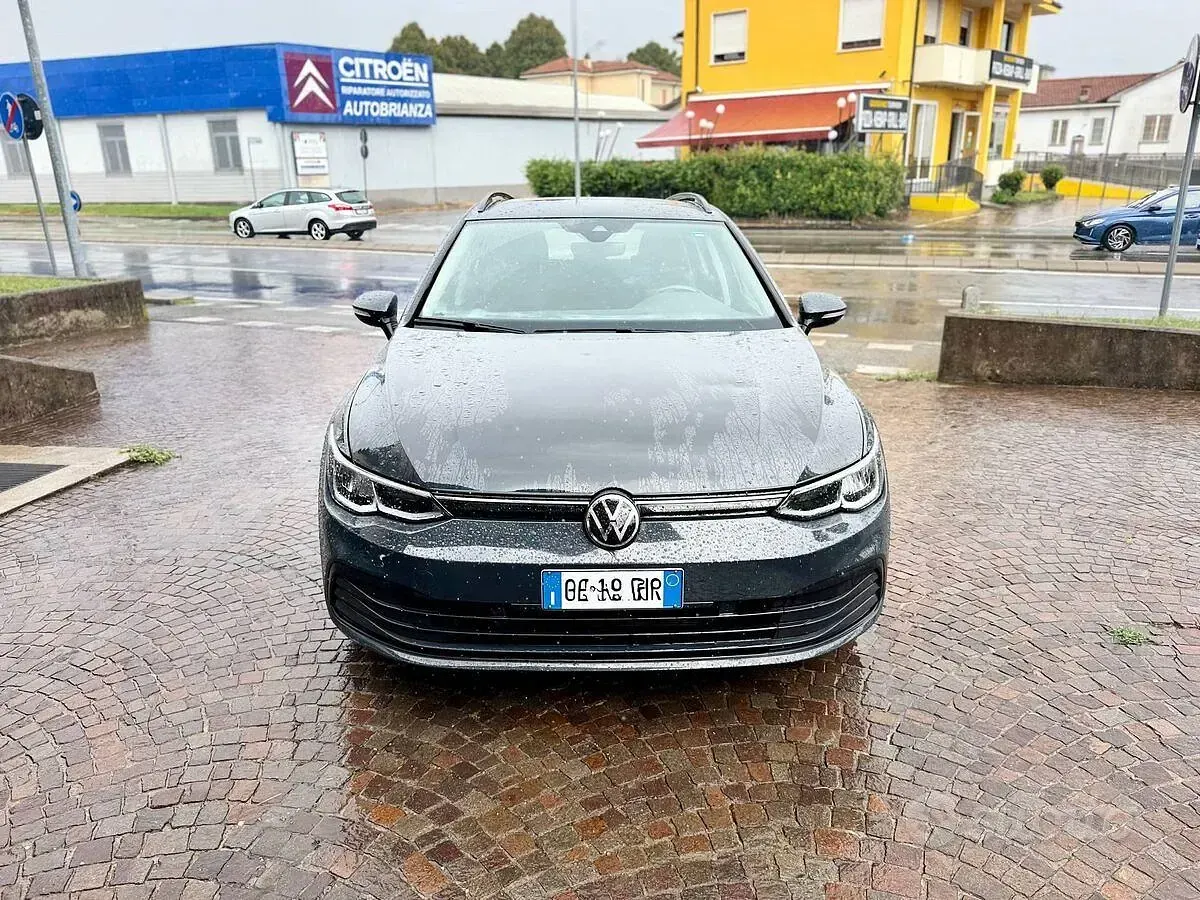 Usata VW Golf VIII Style 131 CV (96 kW) 2021 Grigio Station wagon