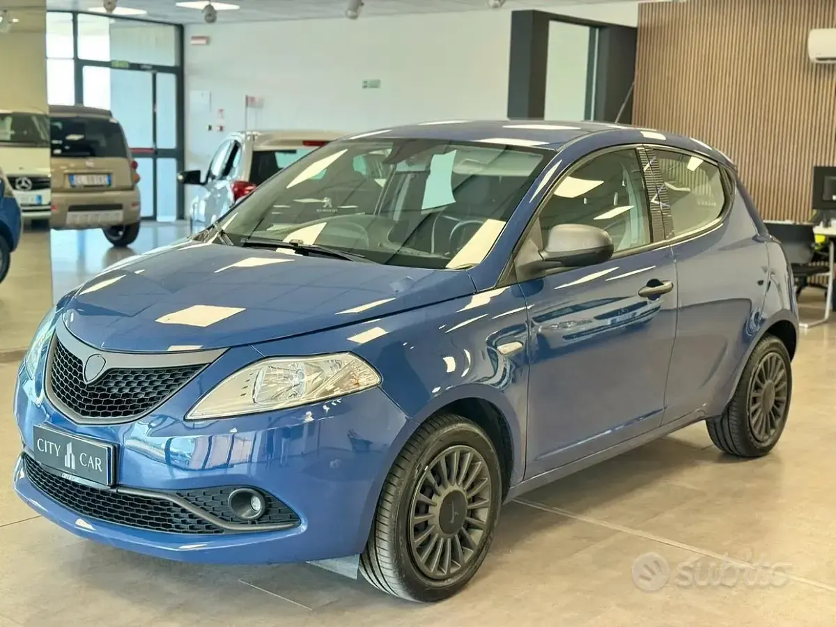 Usata Lancia Ypsilon 69 CV (50 kW) 2018 Blu Utilitaria