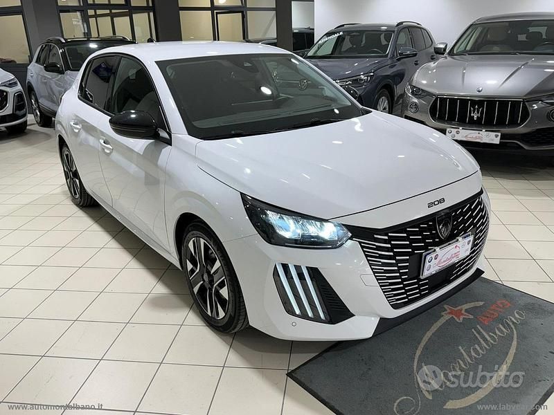 Usata Peugeot 208 Allure 102 CV (75 kW) 2025 Bianco Utilitaria