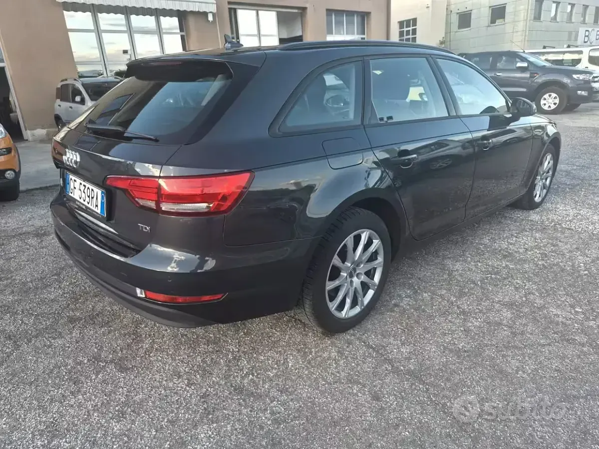 Usata Audi A4 Business 190 CV (139 kW) 2018 Bluazzurro Station wagon