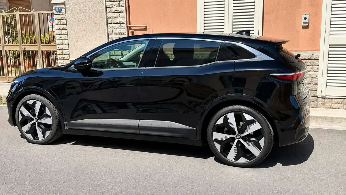 Usata Renault Megane E-Tech Techno 160 kW (218 CV) 2023 Nero Station wagon