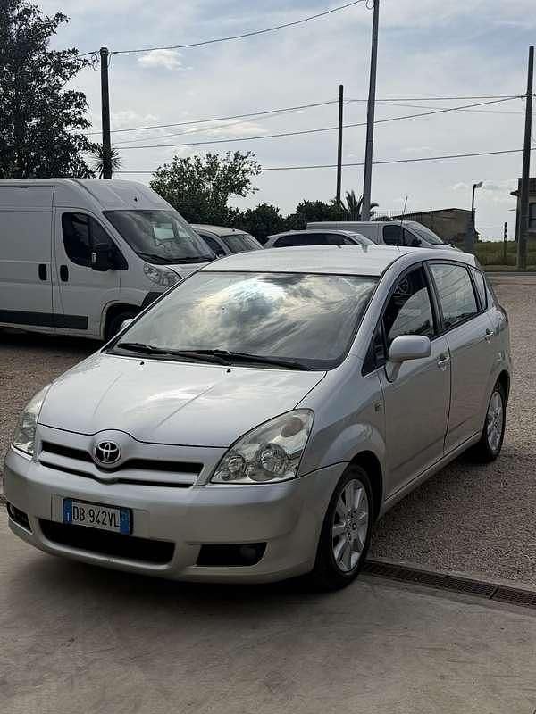 Usata Toyota Corolla Verso 136 CV (100 kW) 2006 Argento Monovolume
