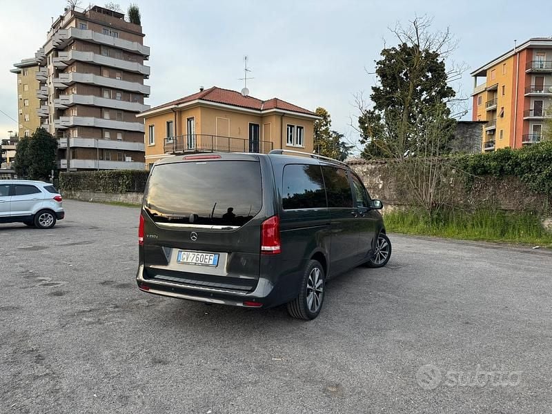 Usata Mercedes V250 Exclusive 190 CV (139 kW) 2022 Nero Monovolume