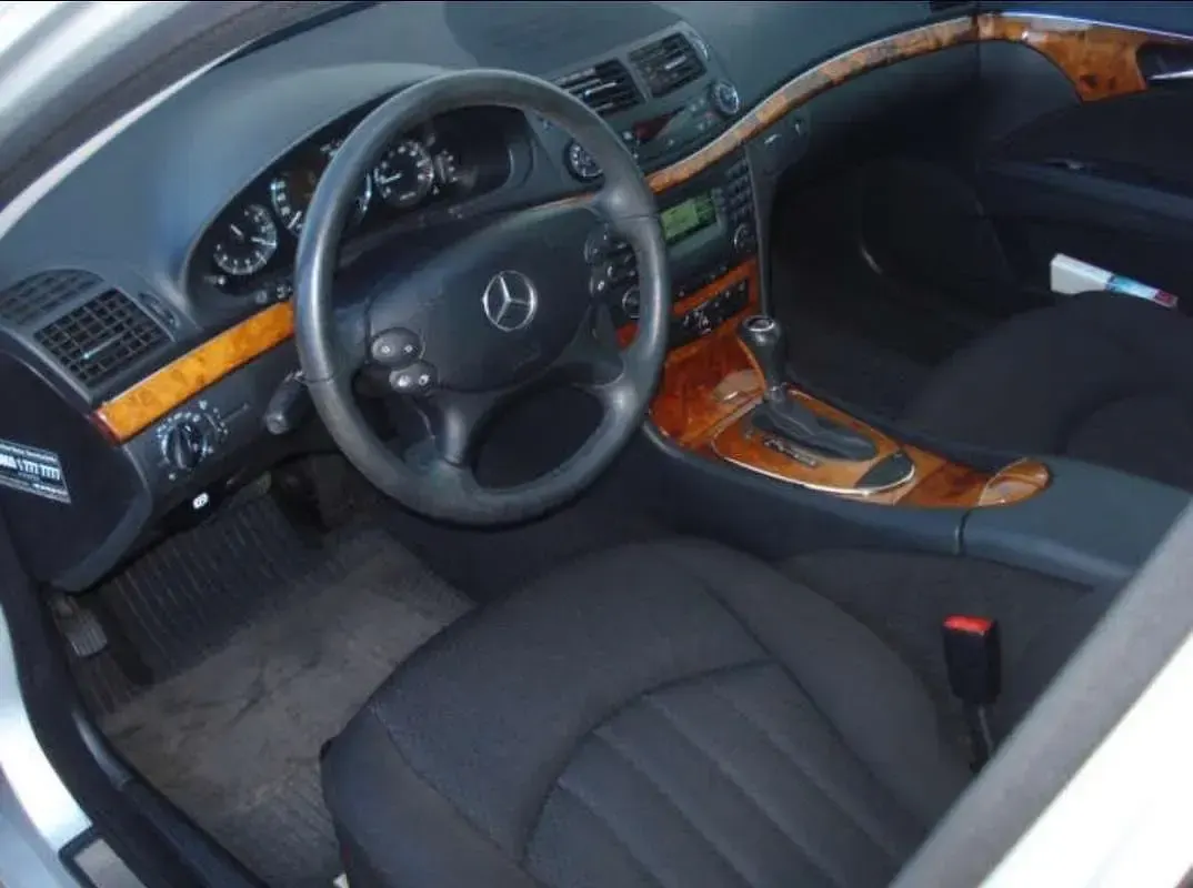 Usata Mercedes E200 Elegance 163 CV (119 kW) 2007 Argento Berlina