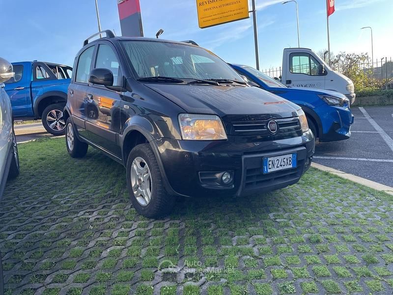 Usata Fiat Panda 4x4 Climbing 75 CV (55 kW) 2012 Nero Utilitaria