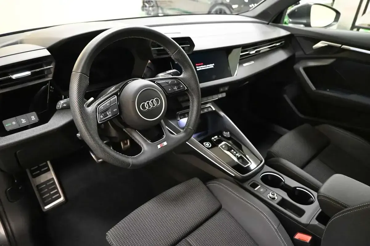 Usata Audi A3 Sportback e-tron S-Line 204 CV (150 kW) 2025 Grigio Utilitaria