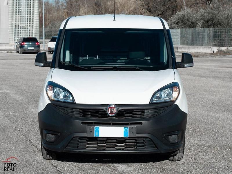 Usata Fiat Doblò Business 95 CV (69 kW) 2021 Bianco Monovolume