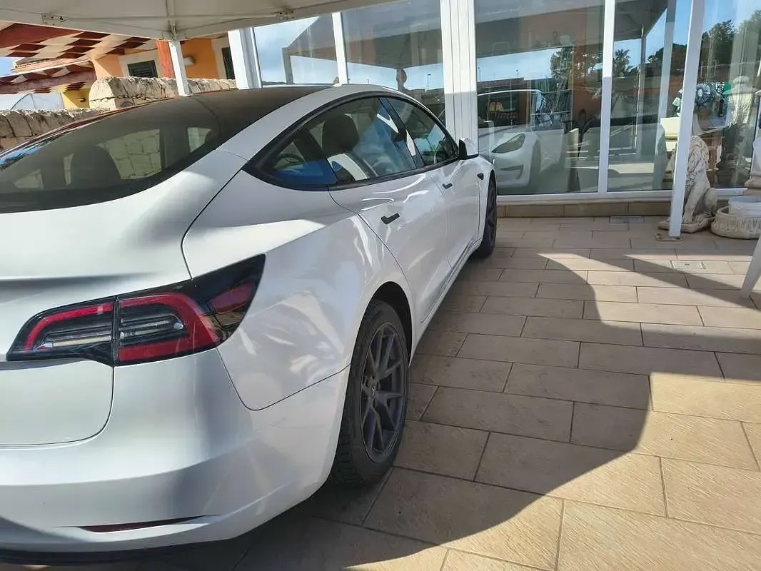 Usata Tesla Model 3 Standard Range 88 kW (120 CV) 2023 Bianco Berlina