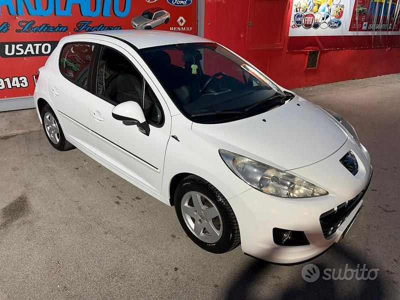 Usata Peugeot 207 Active 95 CV (69 kW) 2011 Bianco Utilitaria