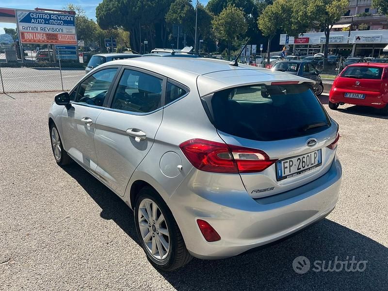 Usata Ford Fiesta Titanium 86 CV (63 kW) 2018 Grigio Utilitaria