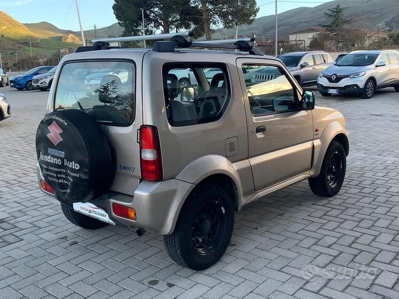 Usata Suzuki Jimny 65 CV (47 kW) 2004 Marrone SUV