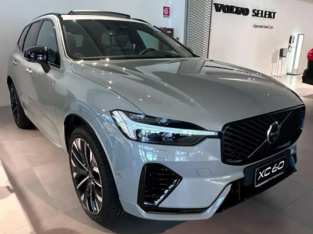 Nuova Volvo XC60 Ultra 179 CV (131 kW) 2026 Vapour grey SUV