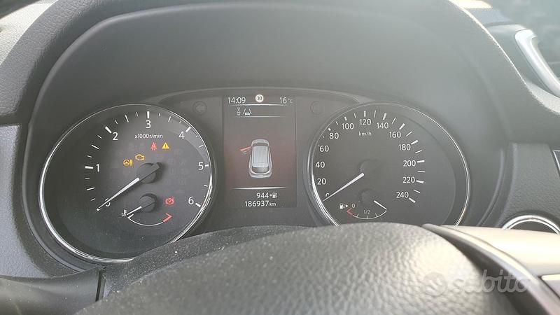Usata Nissan Qashqai N-Connecta 115 CV (84 kW) 2017 Grigio SUV