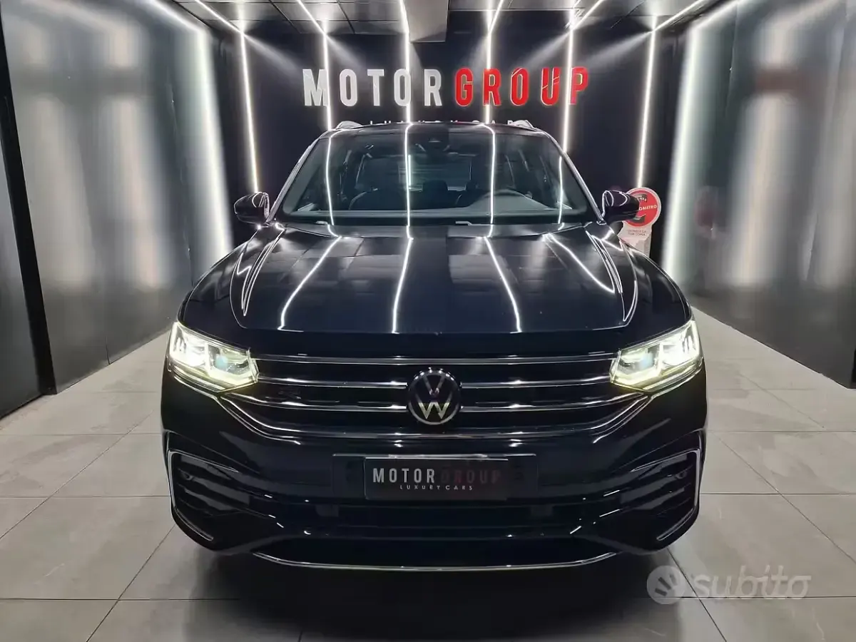 Usata VW Tiguan R-line 150 CV (110 kW) 2022 Nero SUV