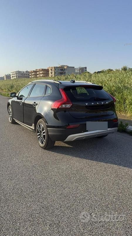 Usata Volvo V40 CC 120 CV (88 kW) 2018 Nero Station wagon