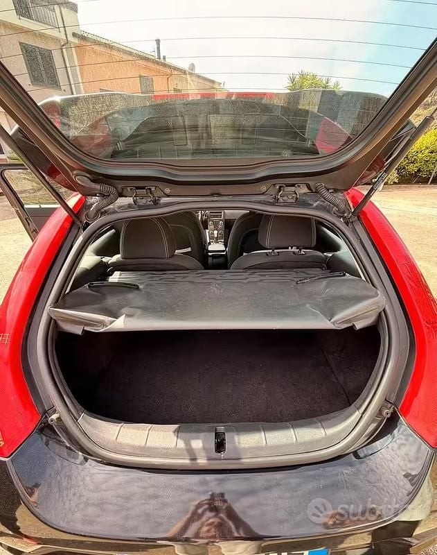 Usata Volvo C30 R-Design 109 CV (80 kW) 2010 Nero Utilitaria