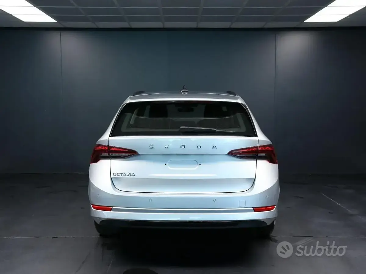 Usata Skoda Octavia Executive 116 CV (85 kW) 2024 Grigio Station wagon