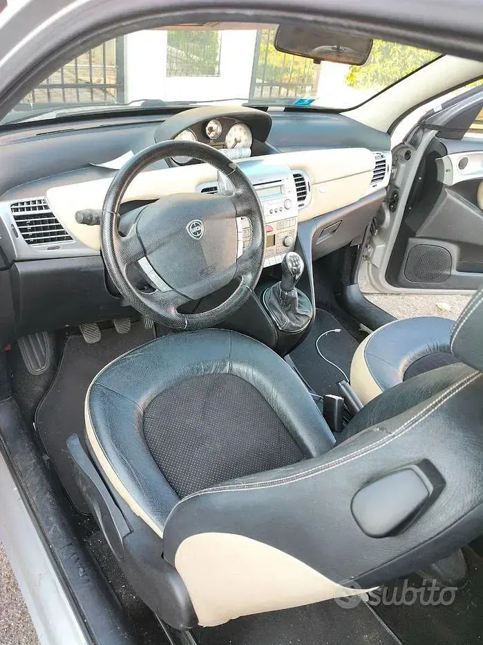 Usata Lancia Ypsilon 69 CV (50 kW) 2009 Grigio Utilitaria