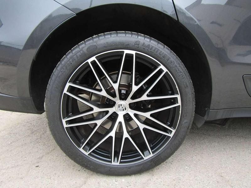 Usata Porsche Macan 265 CV (194 kW) 2023 Volcano grey metallic SUV