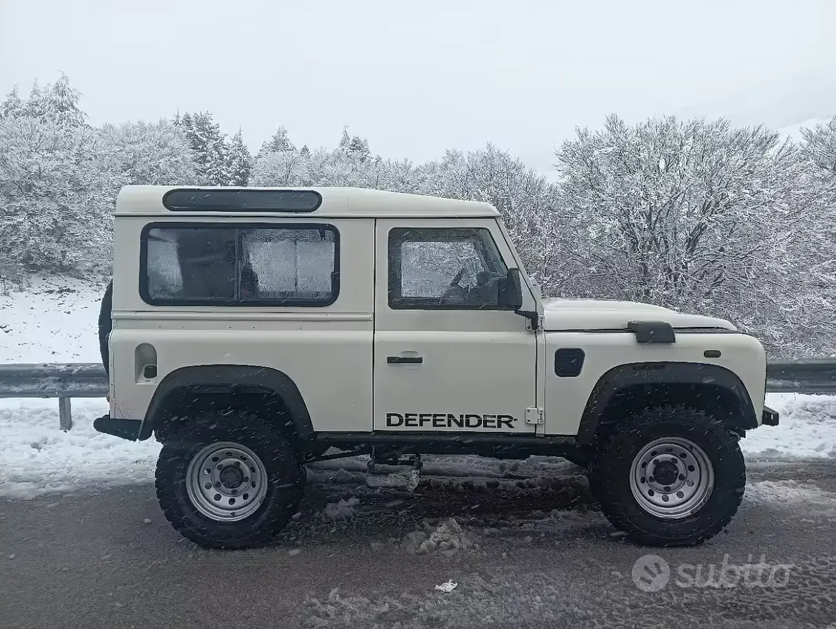 Usata Land Rover Defender 122 CV (89 kW) 2007 Bianco SUV