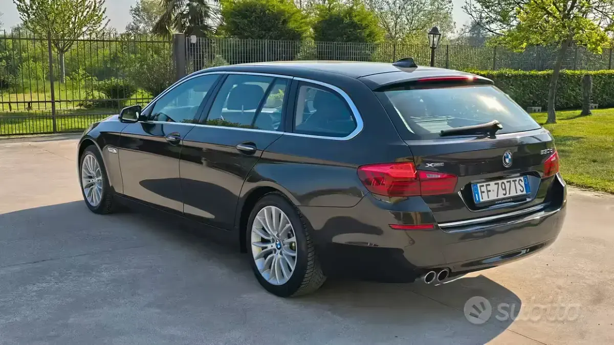 Usata BMW 530 Luxury Line 258 CV (189 kW) 2016 Nero Station wagon