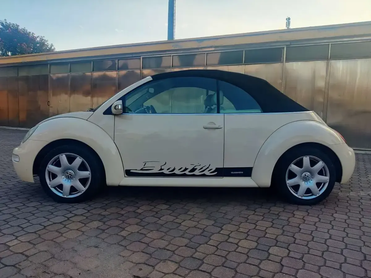 Usata VW New Beetle 101 CV (74 kW) 2005 Beige Utilitaria
