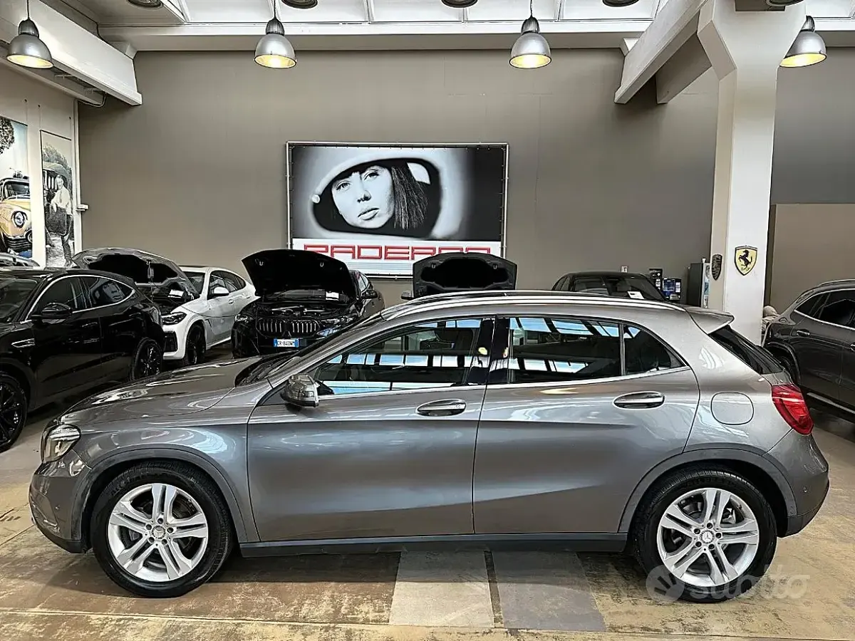 Usata Mercedes GLA200 156 CV (114 kW) 2015 Grigio SUV