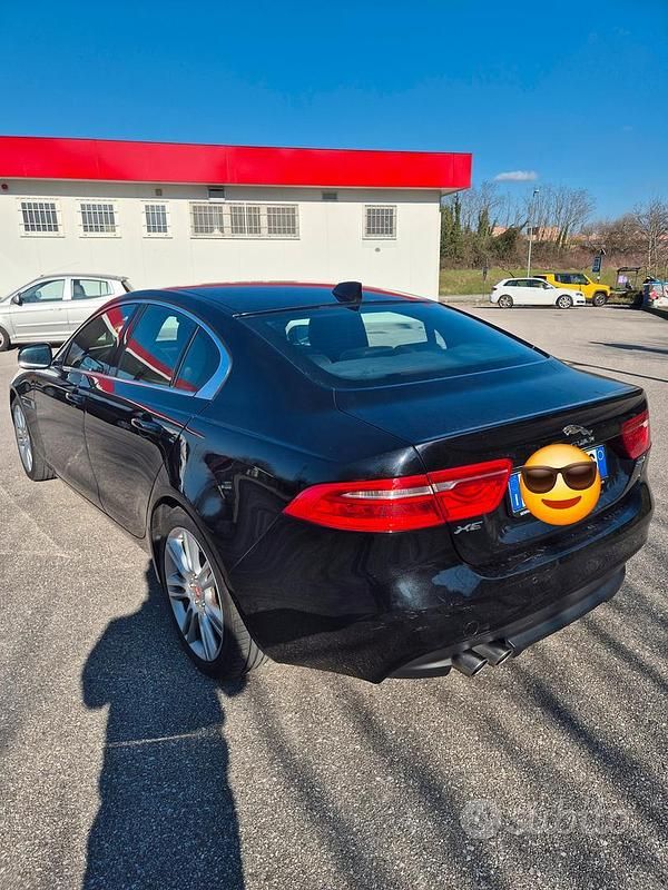 Usata Jaguar XE Portfolio 180 CV (132 kW) 2016 Nero Berlina