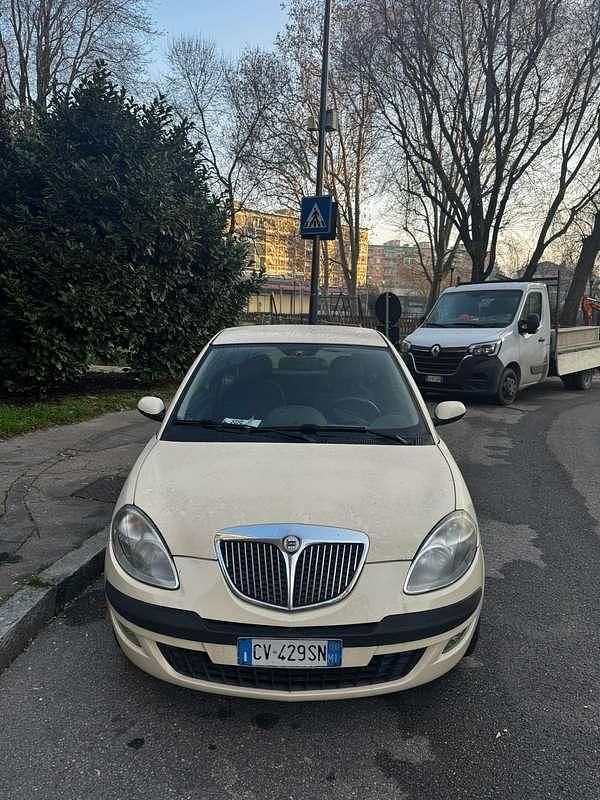 Usata Lancia Ypsilon 60 CV (44 kW) 2005 Beige Utilitaria