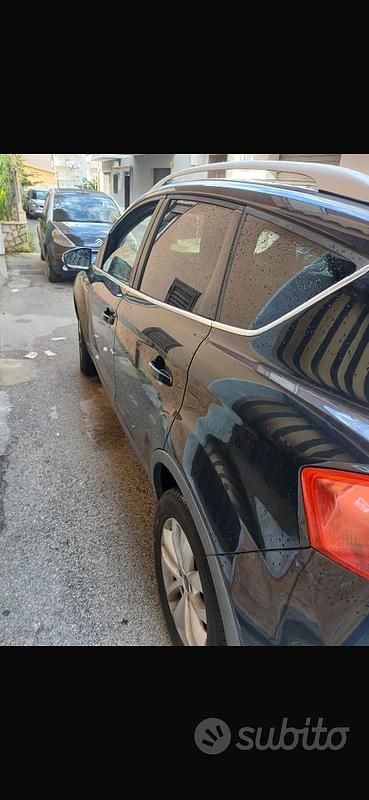Usata Ford Kuga 140 CV (102 kW) 2011 Nero SUV