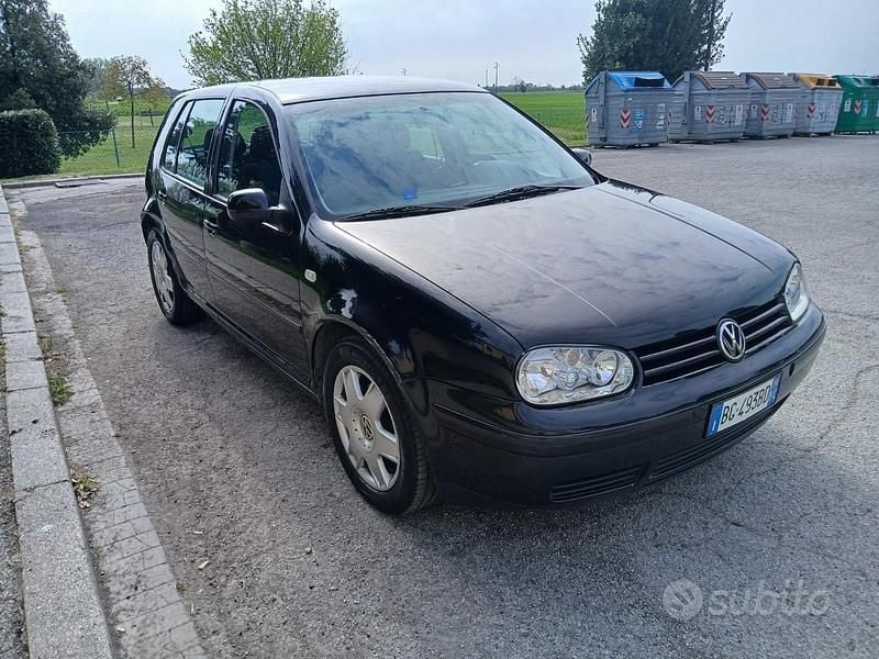Usata VW Golf IV 110 CV (80 kW) 2000 Blu Berlina