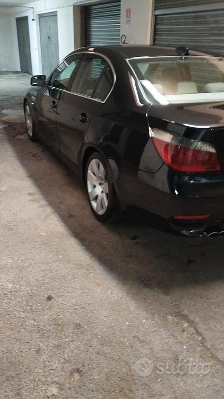 Nero Usata 2004 BMW 530 Tre volumi | 5800 € (Molto cara) - Immagine 1/4